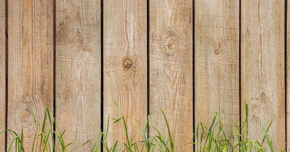 Prix de pose d'une clôture : bois, PVC, grillage, aluminium